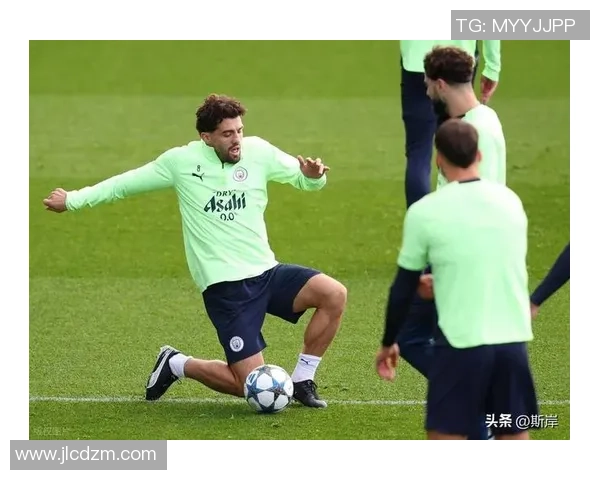 足球明星精彩瞬间汇聚大赏多样风格混合图片大全展现球场魅力与激情